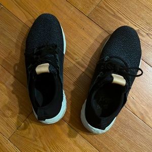 New Balance 7.5 Women’s Sneaker